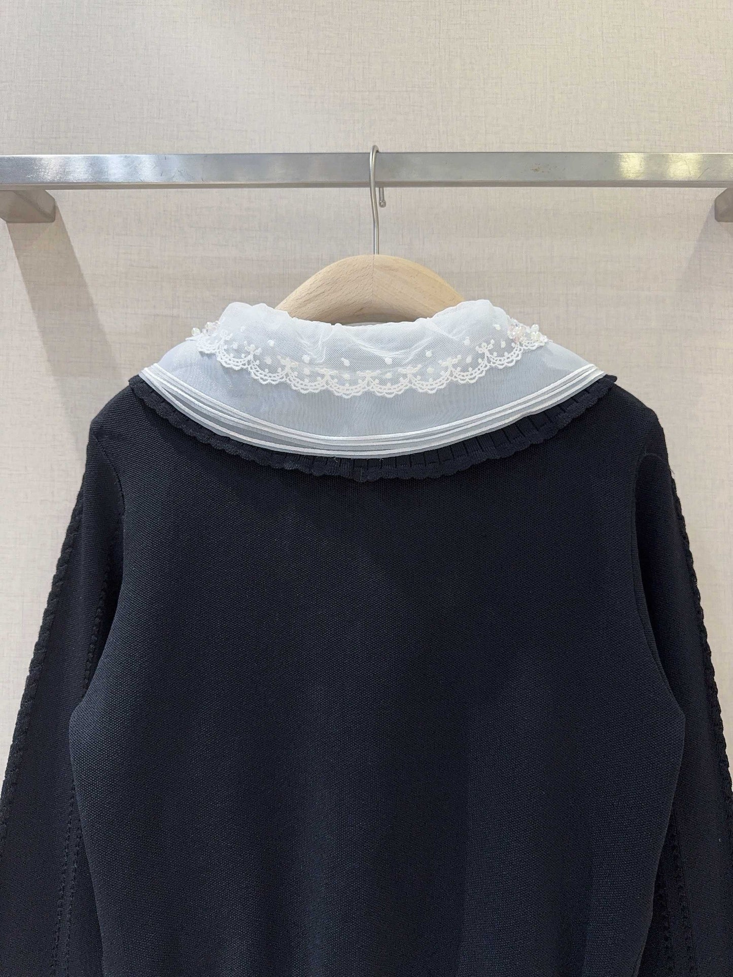 25FW Hot Selling Knitwear New Arrival, Classic Black and White Color Scheme, Super High-End