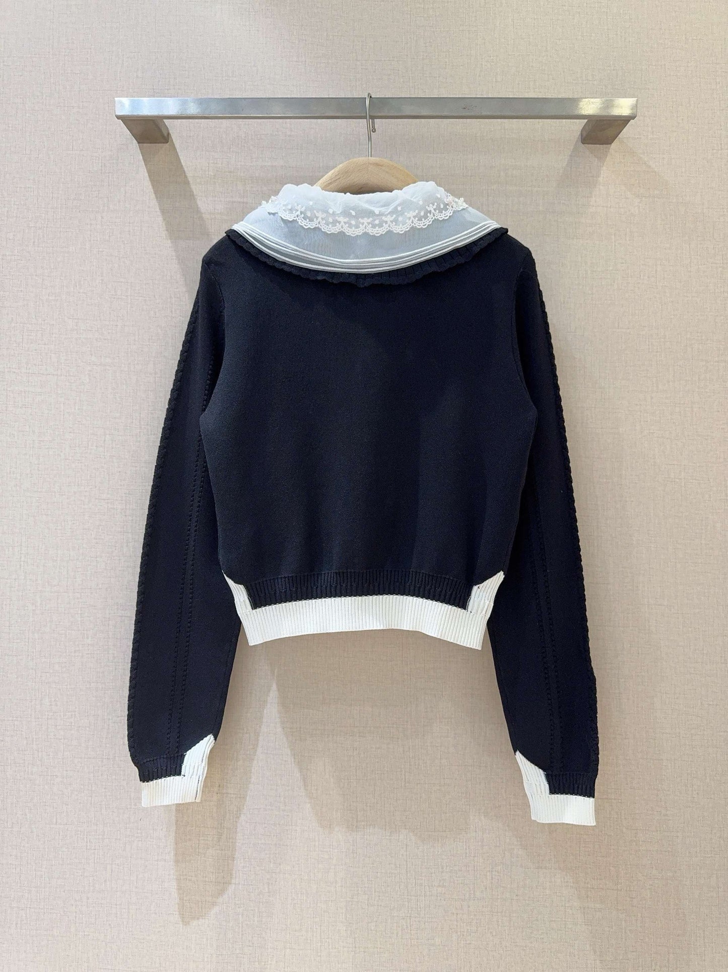 25FW Hot Selling Knitwear New Arrival, Classic Black and White Color Scheme, Super High-End