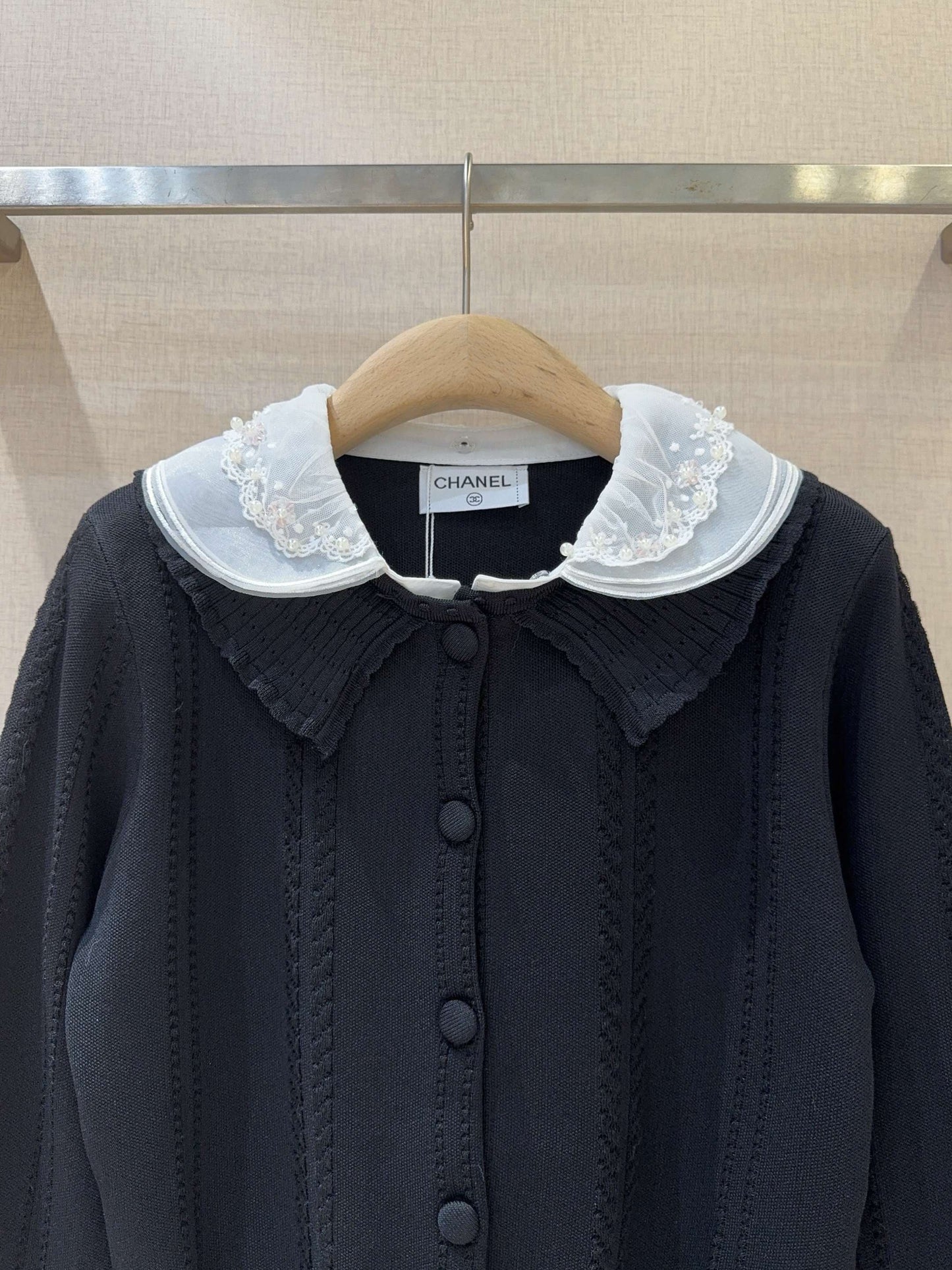 25FW Hot Selling Knitwear New Arrival, Classic Black and White Color Scheme, Super High-End