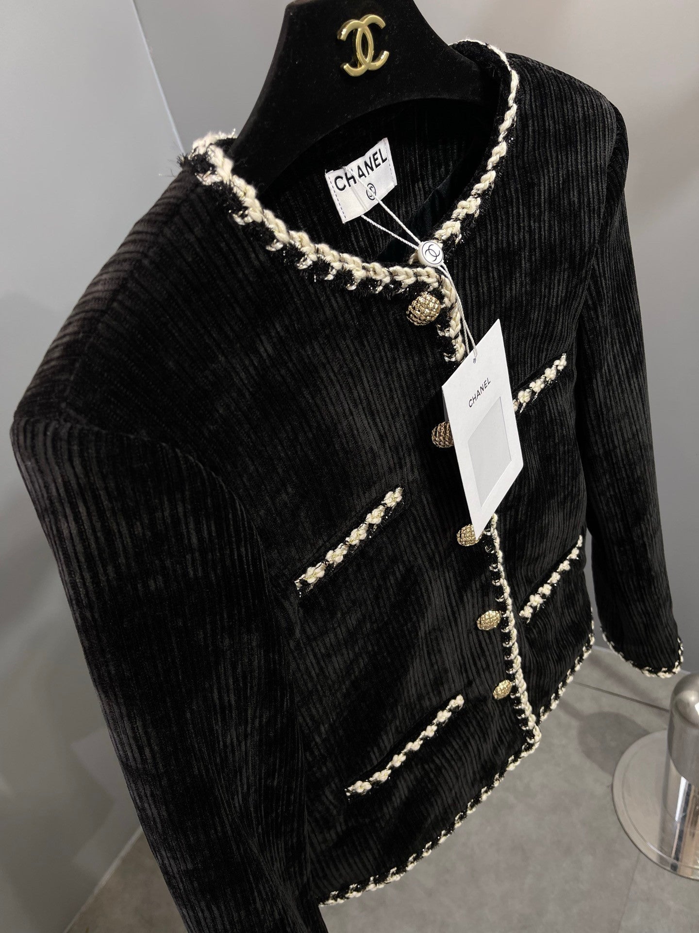 25FW New Corduroy Jacket, Classic and Easy-to-Wear Crew Neck