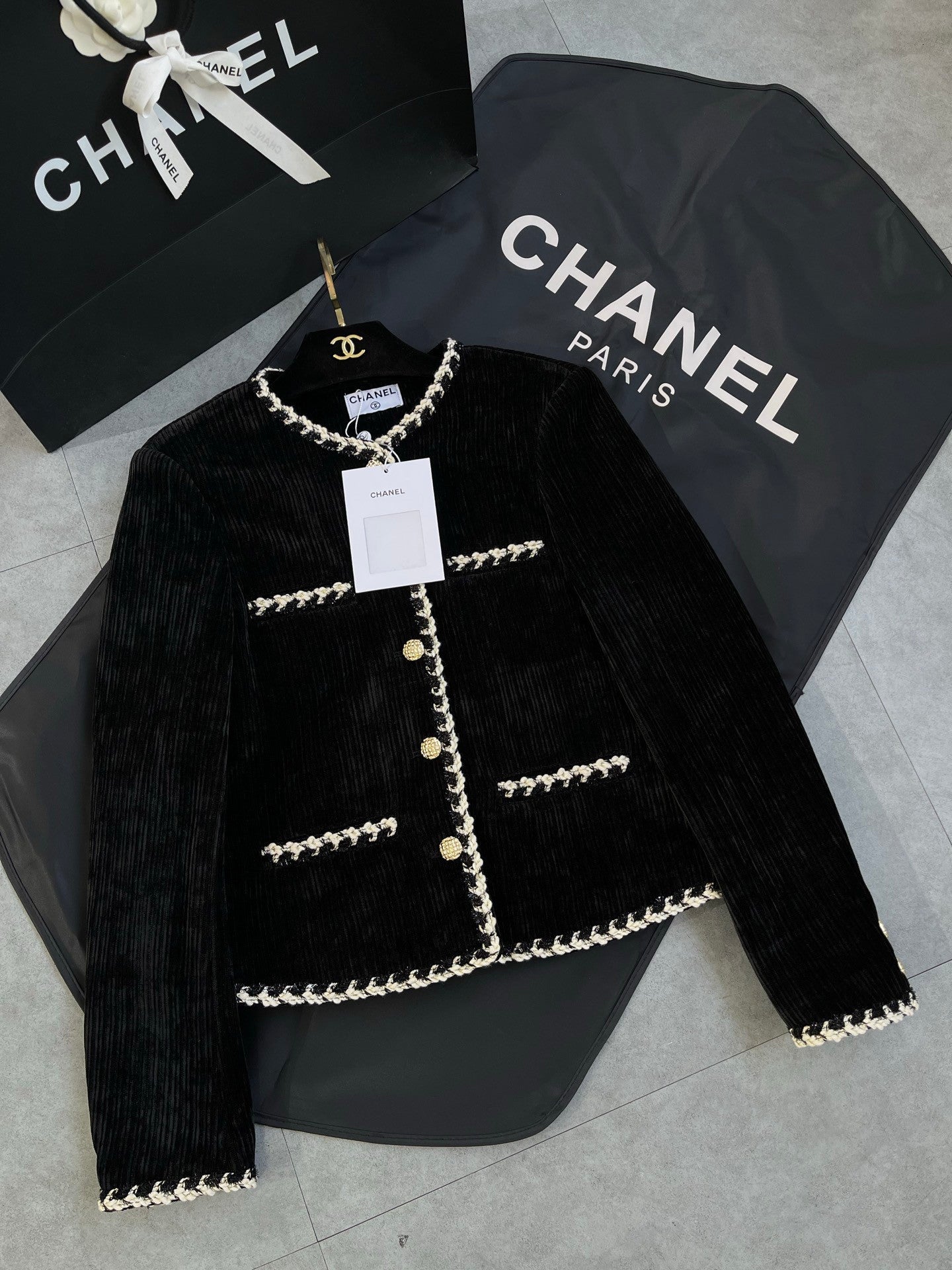 25FW New Corduroy Jacket, Classic and Easy-to-Wear Crew Neck