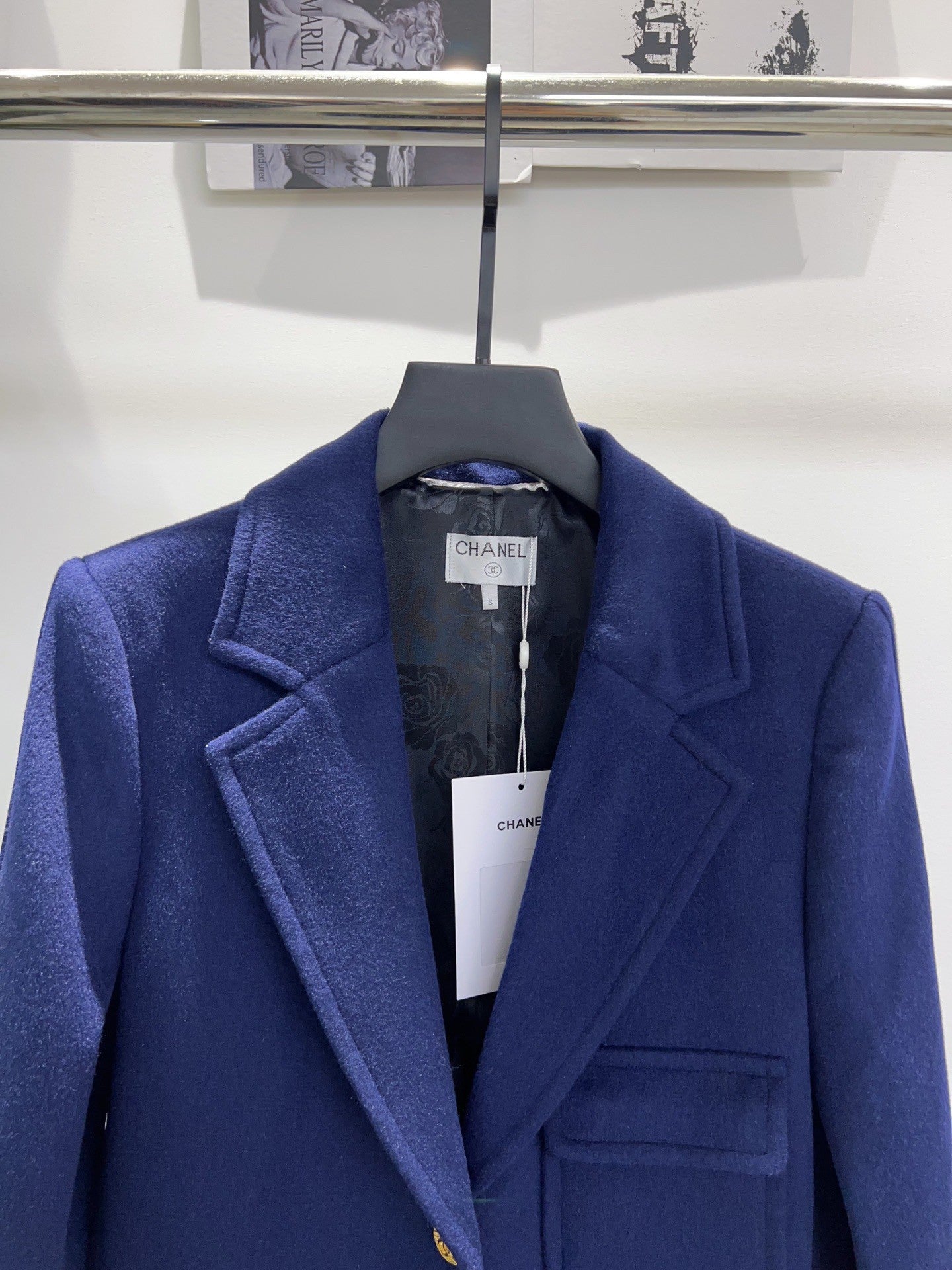 25FW Newest Classic Lapel Coat - Simple Yet Sophisticated