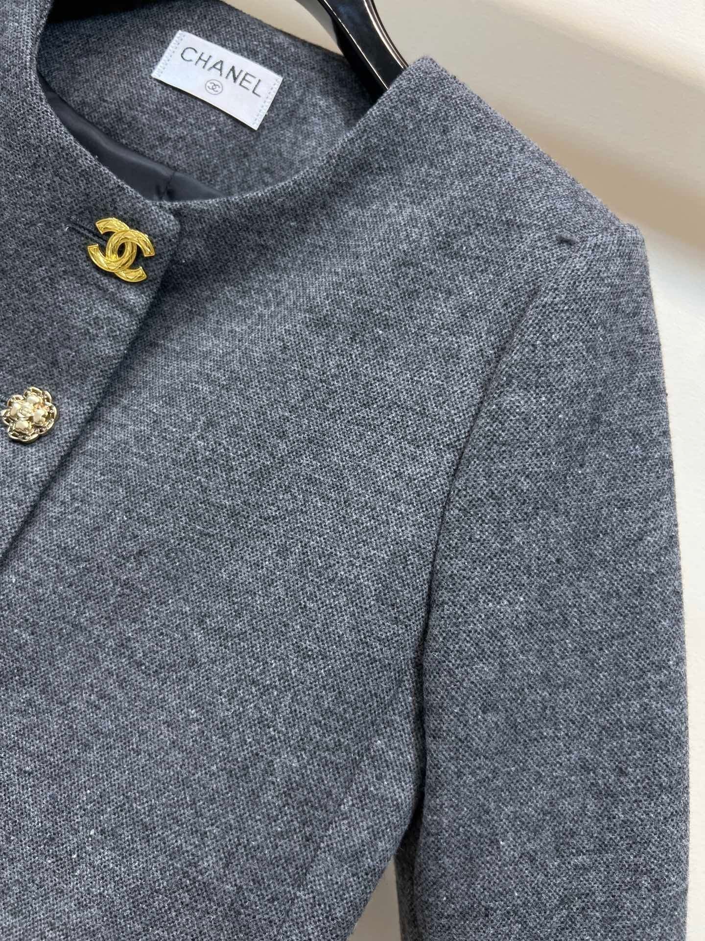 New 25FW grey cropped coat, slimming and stylish.