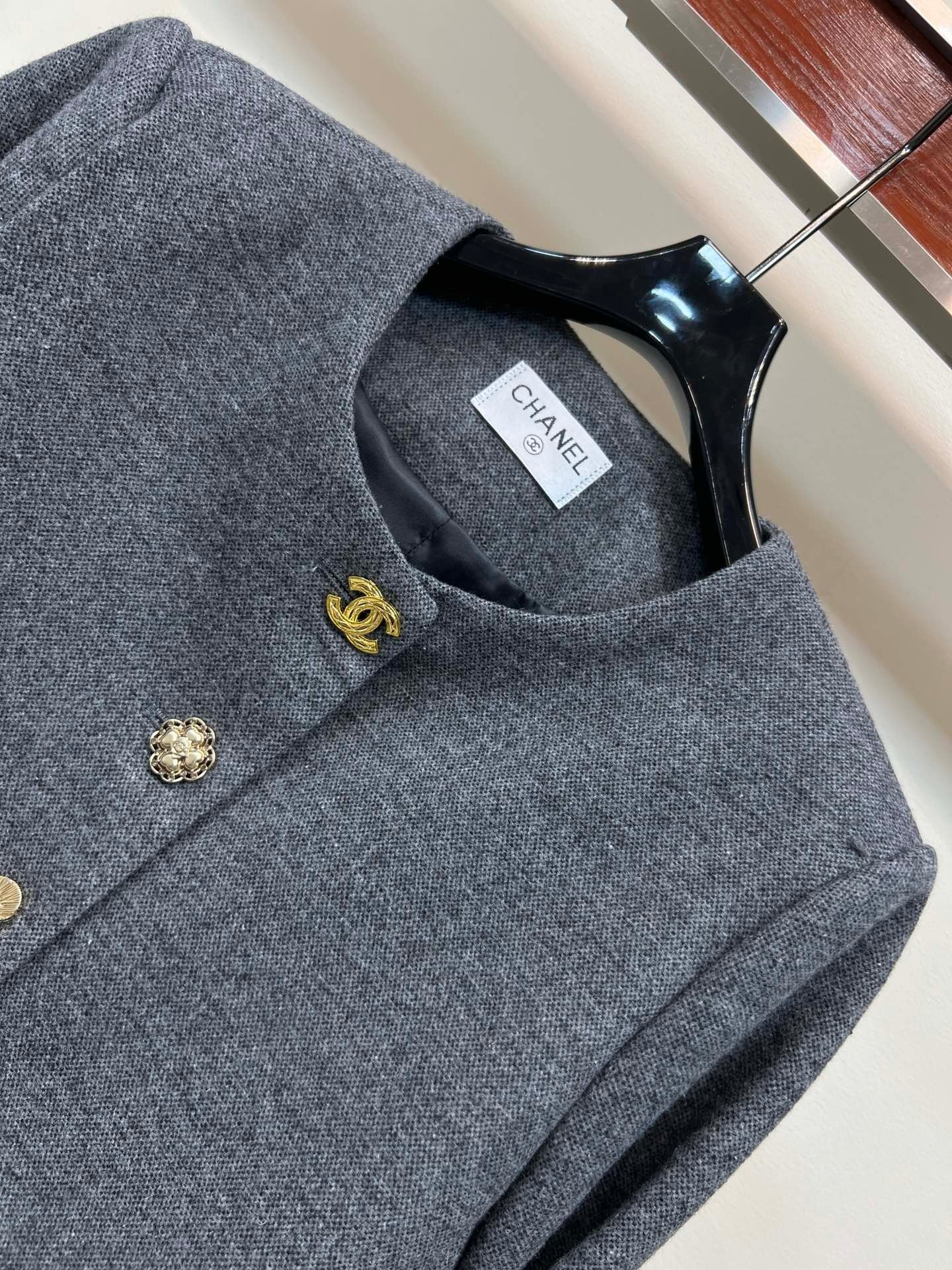 New 25FW grey cropped coat, slimming and stylish.