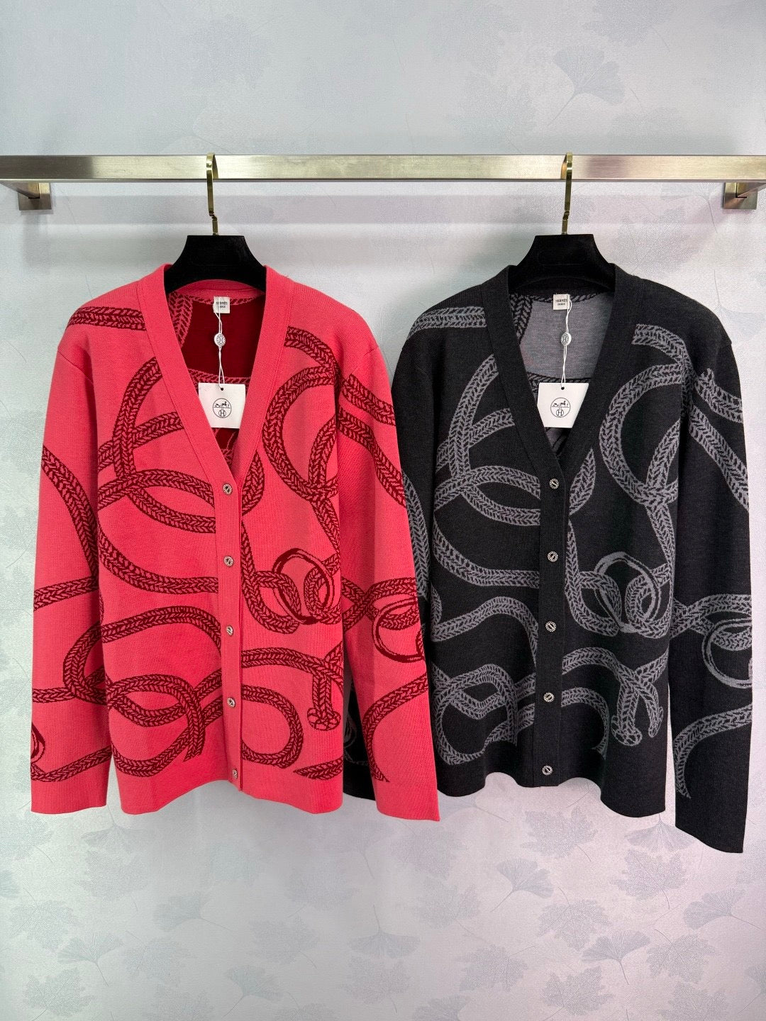 ❤️‍🔥Limited edition❤️‍🔥  25FW French contrast jacquard pattern V-neck knitted cardigan