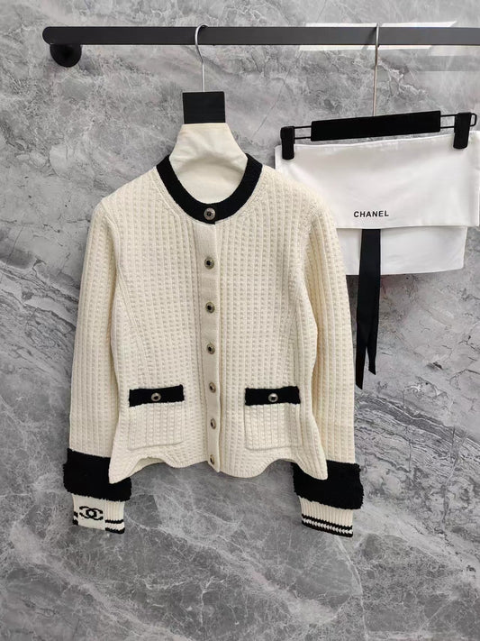 25FW New Black and white color-blocked wool knit cardigan