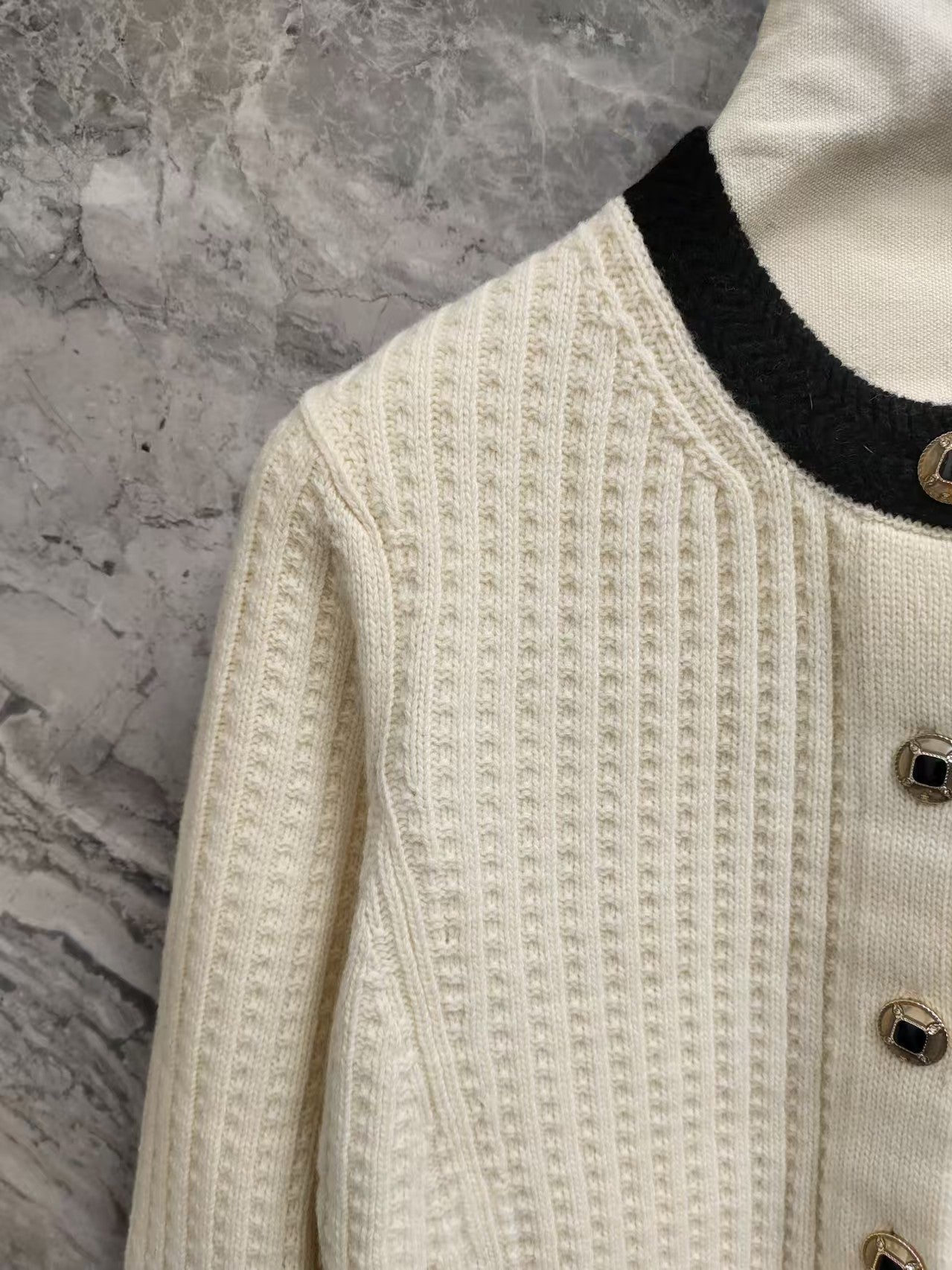 25FW New Black and white color-blocked wool knit cardigan