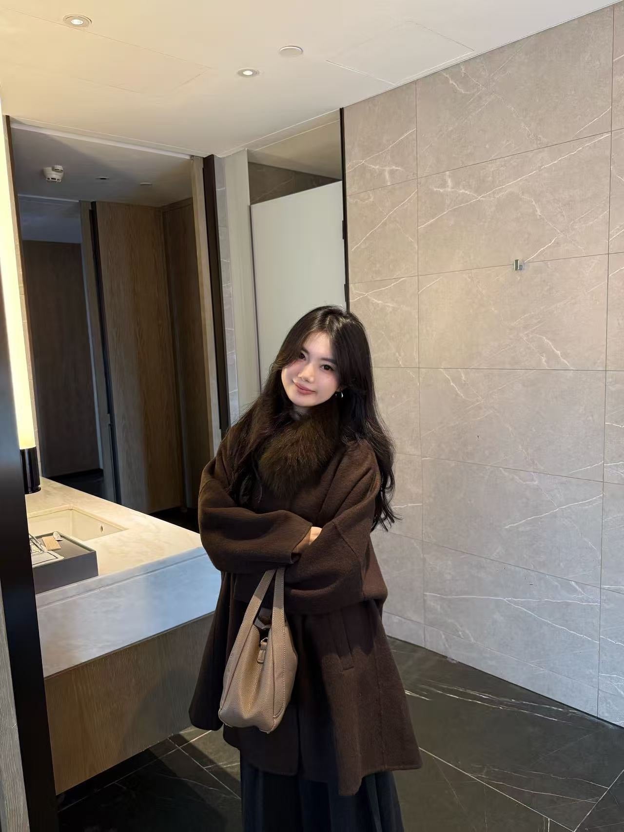 25FW NEW double-sided wool cape paired with Finnish snow fox scarf and cashmere coat