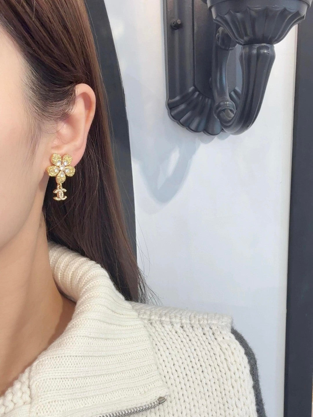 25FW Latest Stud Earrings, Elegant and Sophisticated