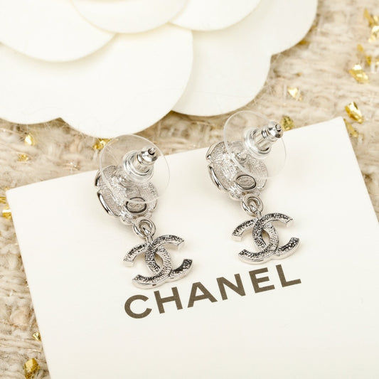25FW Latest Stud Earrings, Elegant and Sophisticated