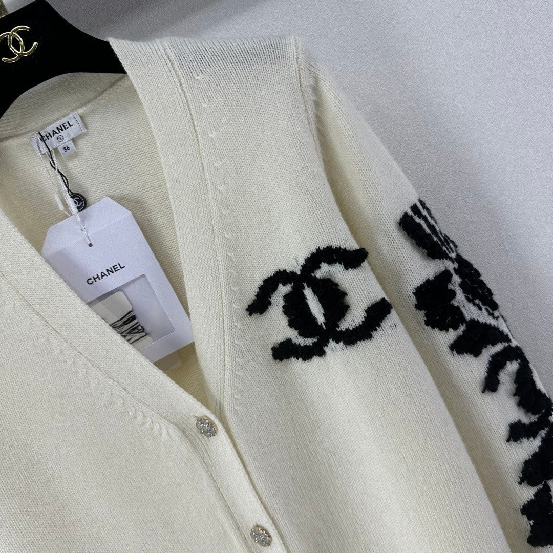 26SS NEW V-neck knitted cardigan