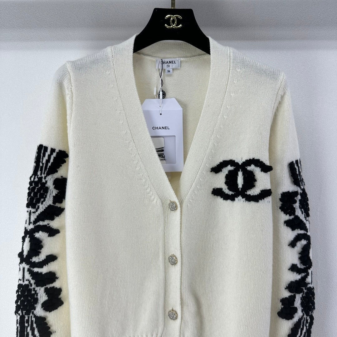 26SS NEW V-neck knitted cardigan