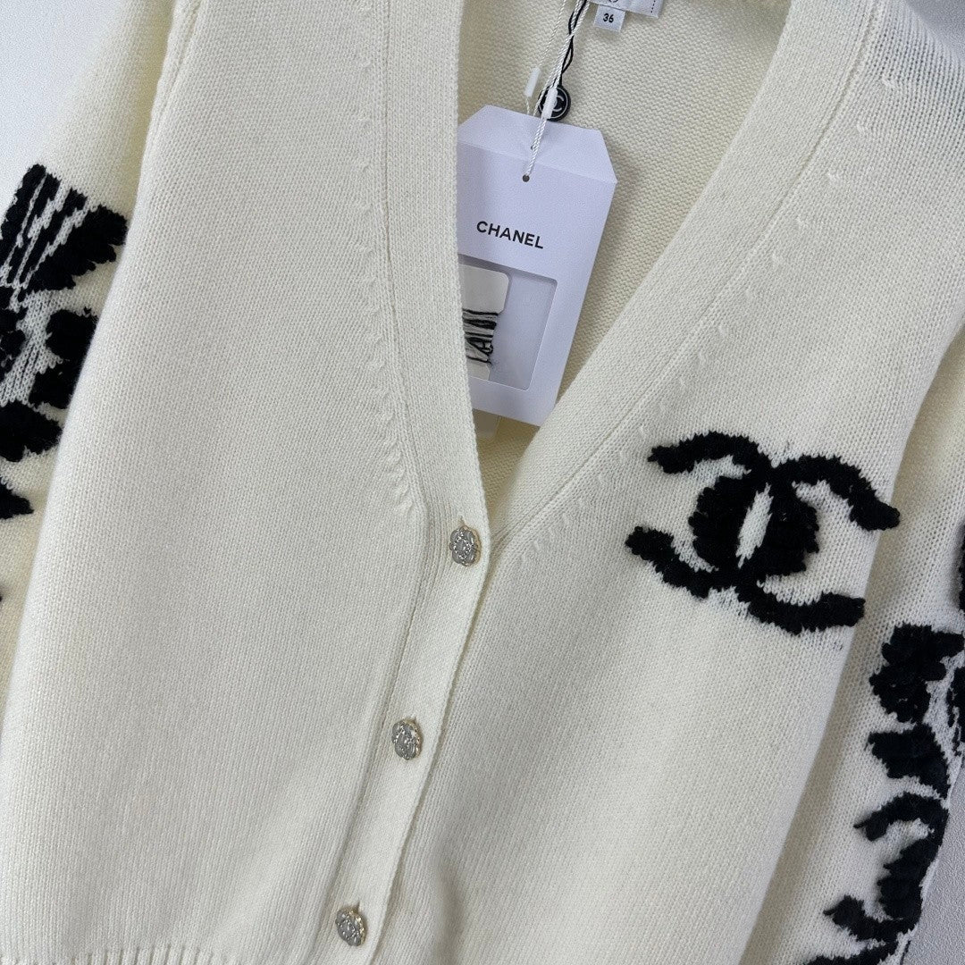 26SS NEW V-neck knitted cardigan