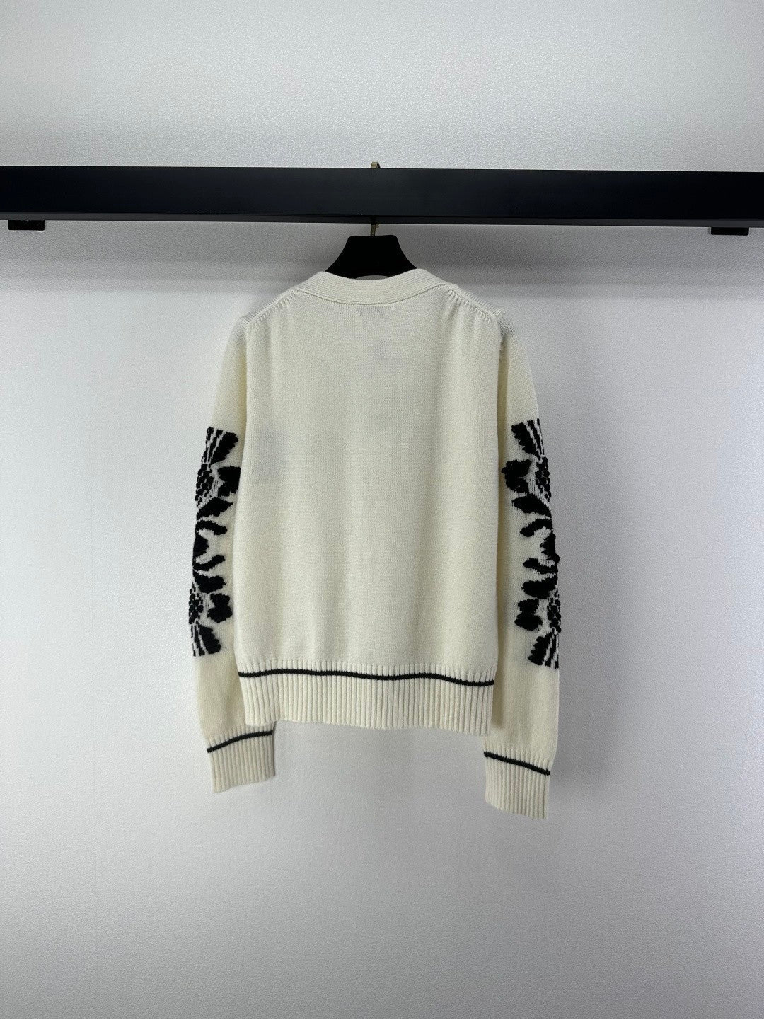 26SS NEW V-neck knitted cardigan