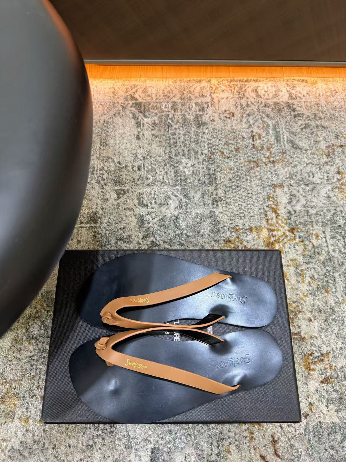 26FW New Casual Leather Flip-Flops