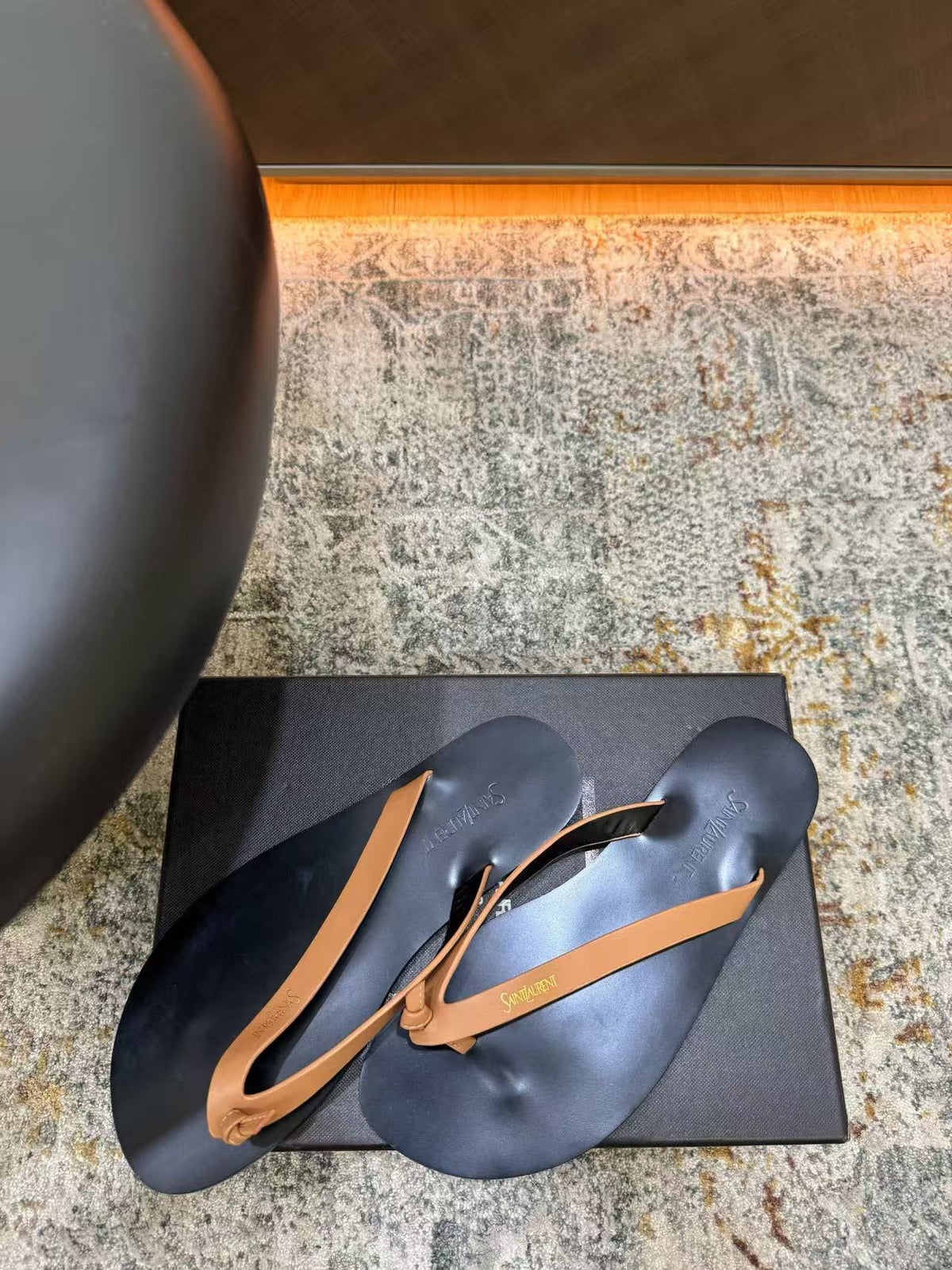 26FW New Casual Leather Flip-Flops