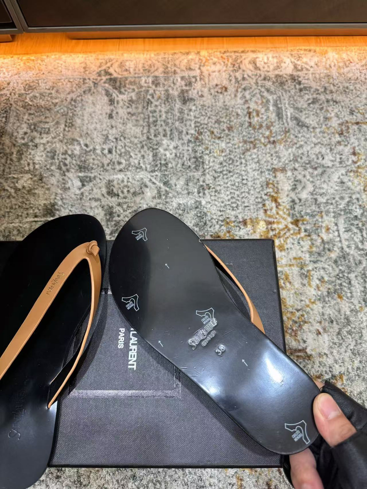 26FW New Casual Leather Flip-Flops