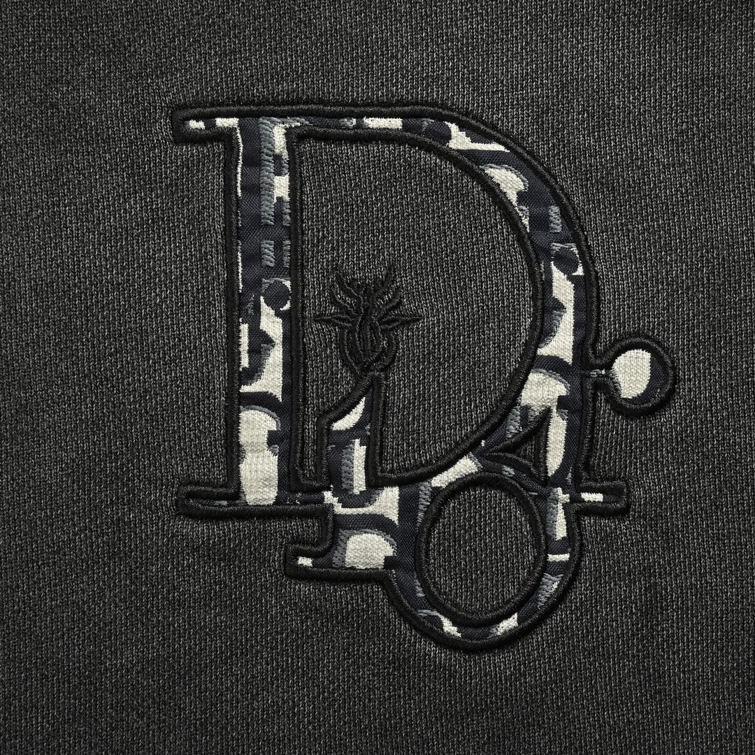 Sweatshirt mit Rundhalsausschnitt und gesticktem Logo in verwaschener Optik