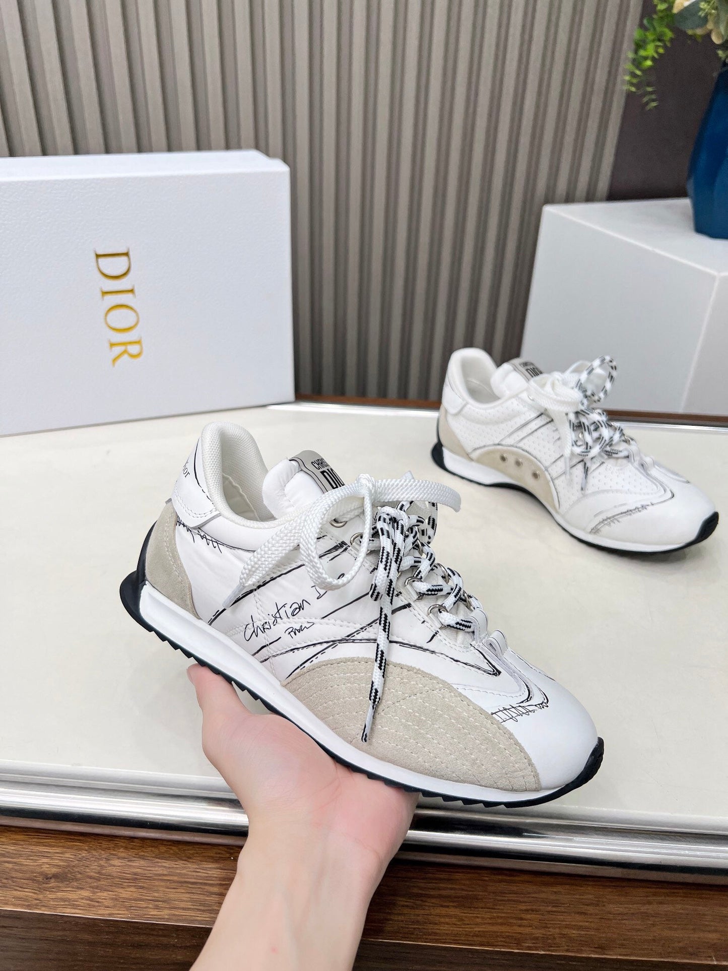 25FW NEUE Retro-Sneaker