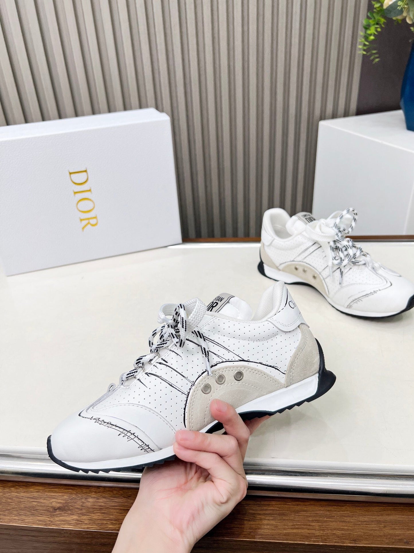 25FW NEUE Retro-Sneaker
