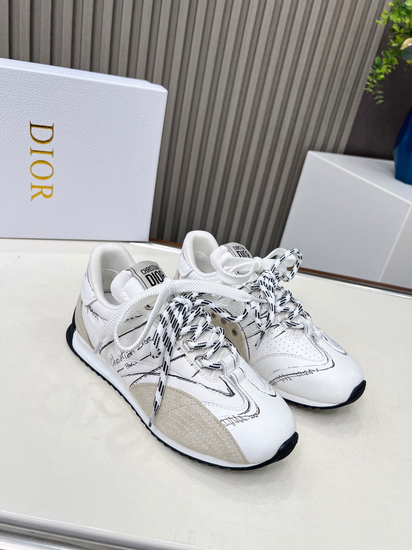 25FW NEUE Retro-Sneaker