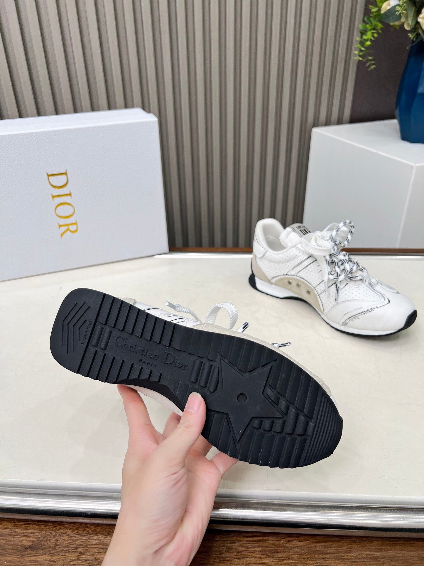 25FW NEUE Retro-Sneaker