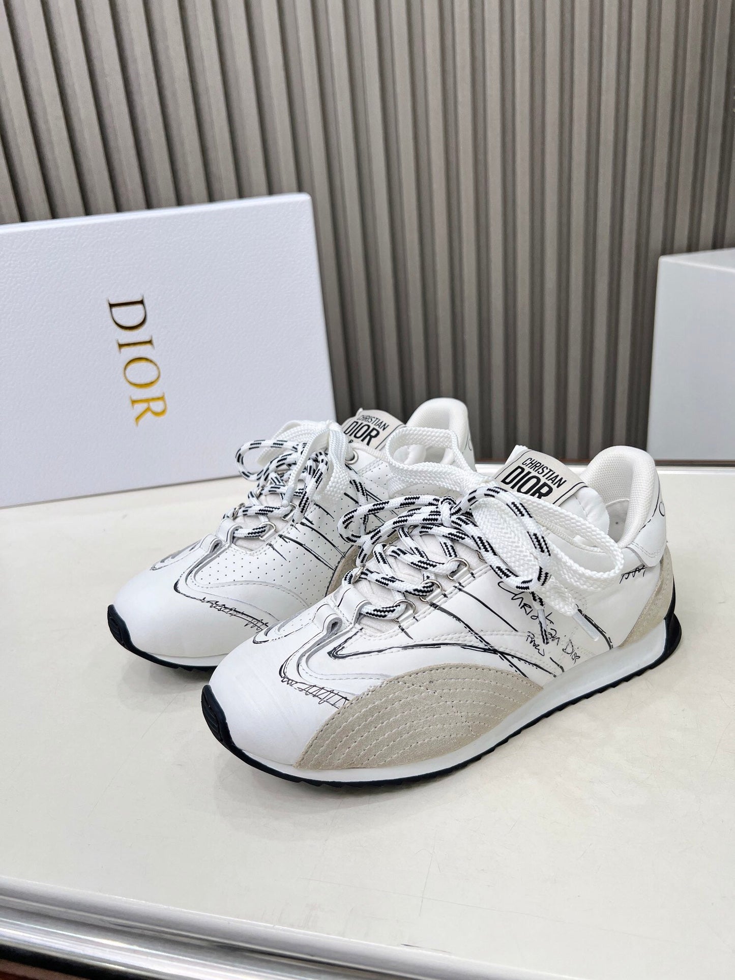 25FW NEUE Retro-Sneaker