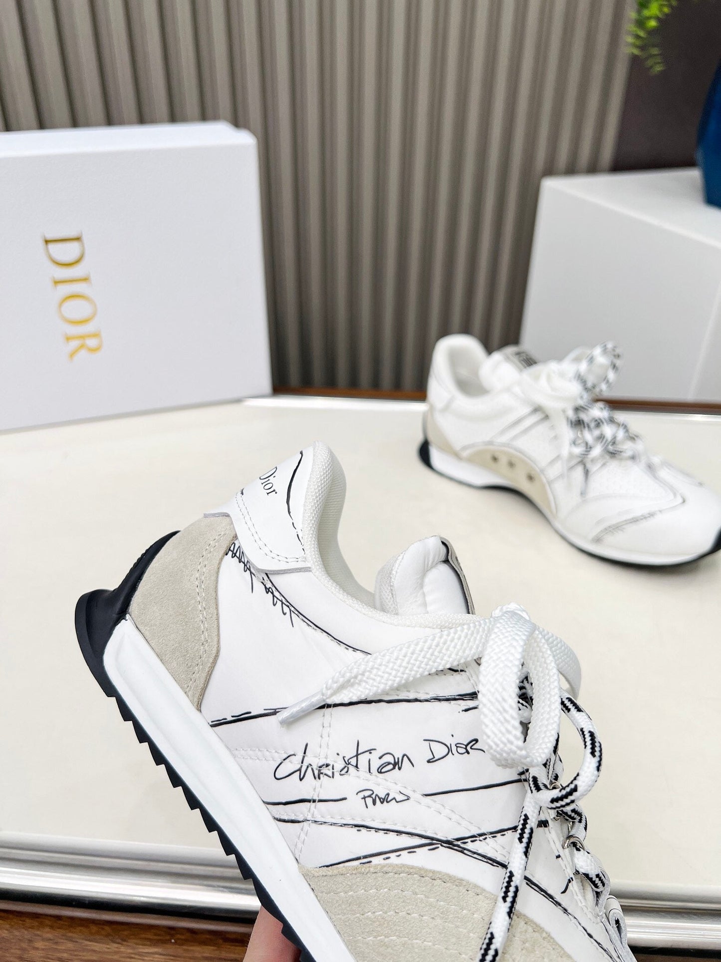 25FW NEUE Retro-Sneaker
