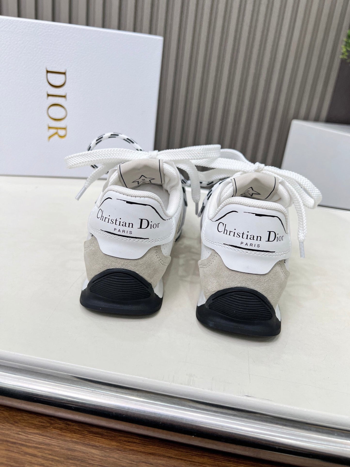 25FW NEUE Retro-Sneaker