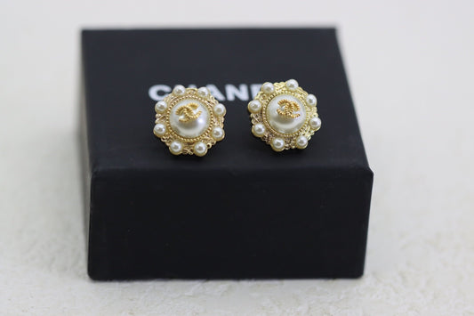 25FW NEW Vintage Pearl Earrings