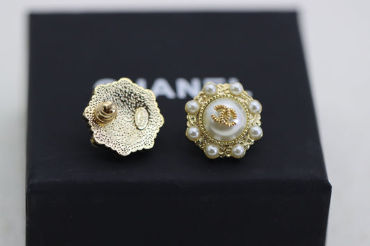 25FW NEW Vintage Pearl Earrings