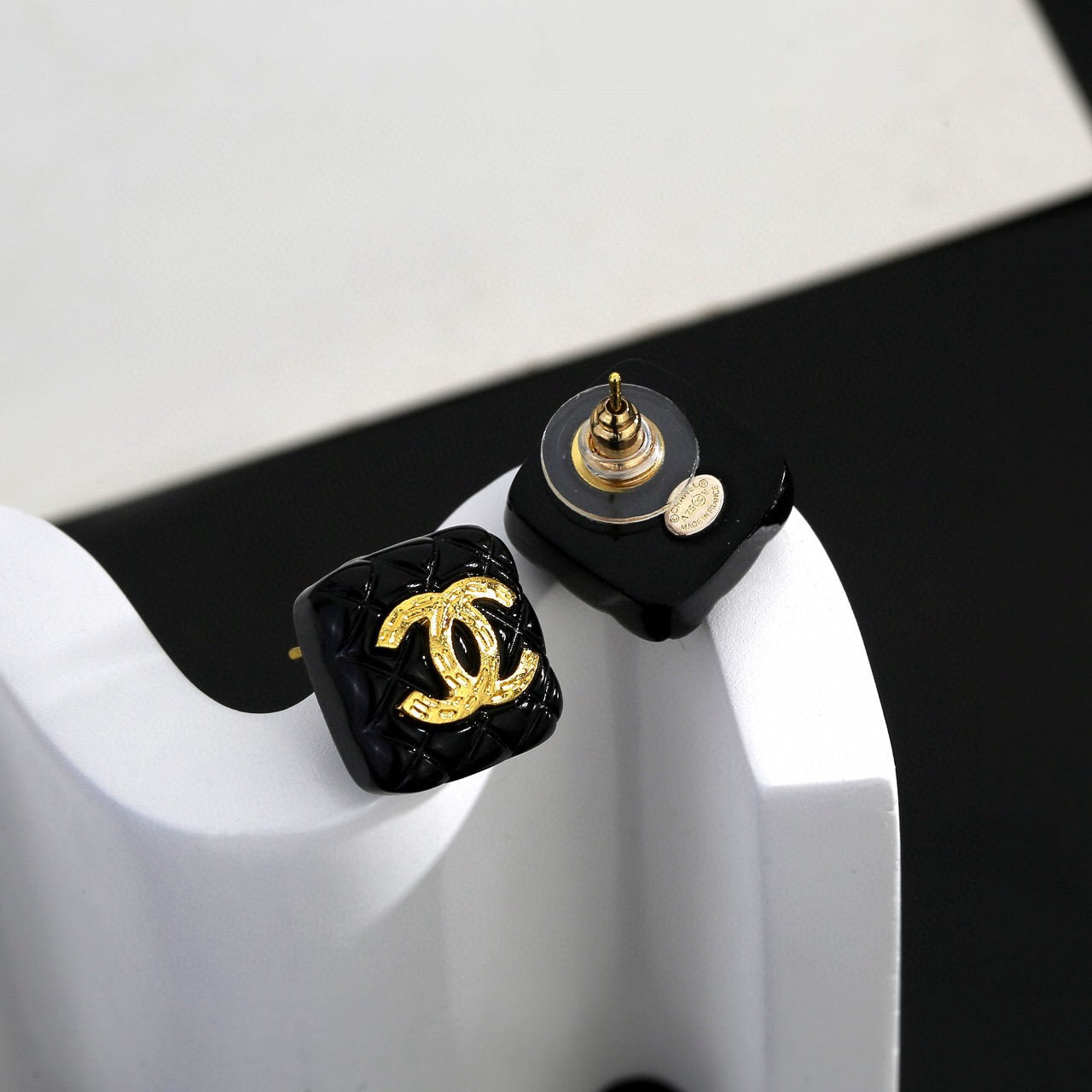 25FW NEU Quadratische Ohrstecker