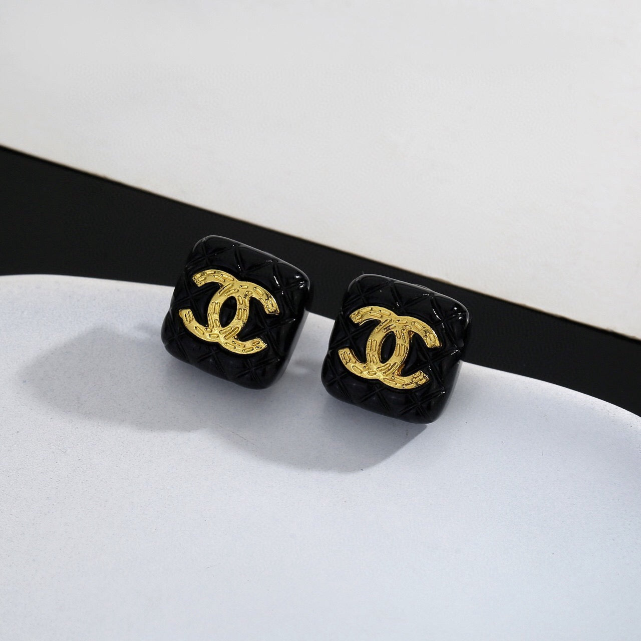 25FW NEU Quadratische Ohrstecker