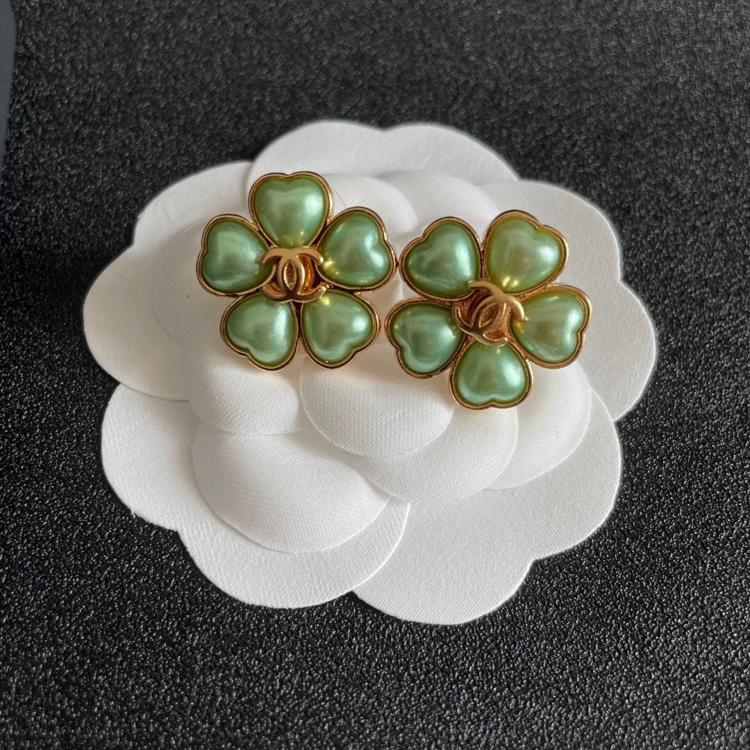 25FW NEU Filigrane Blumen-Ohrstecker