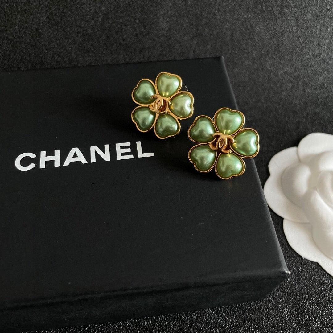 25FW NEU Filigrane Blumen-Ohrstecker