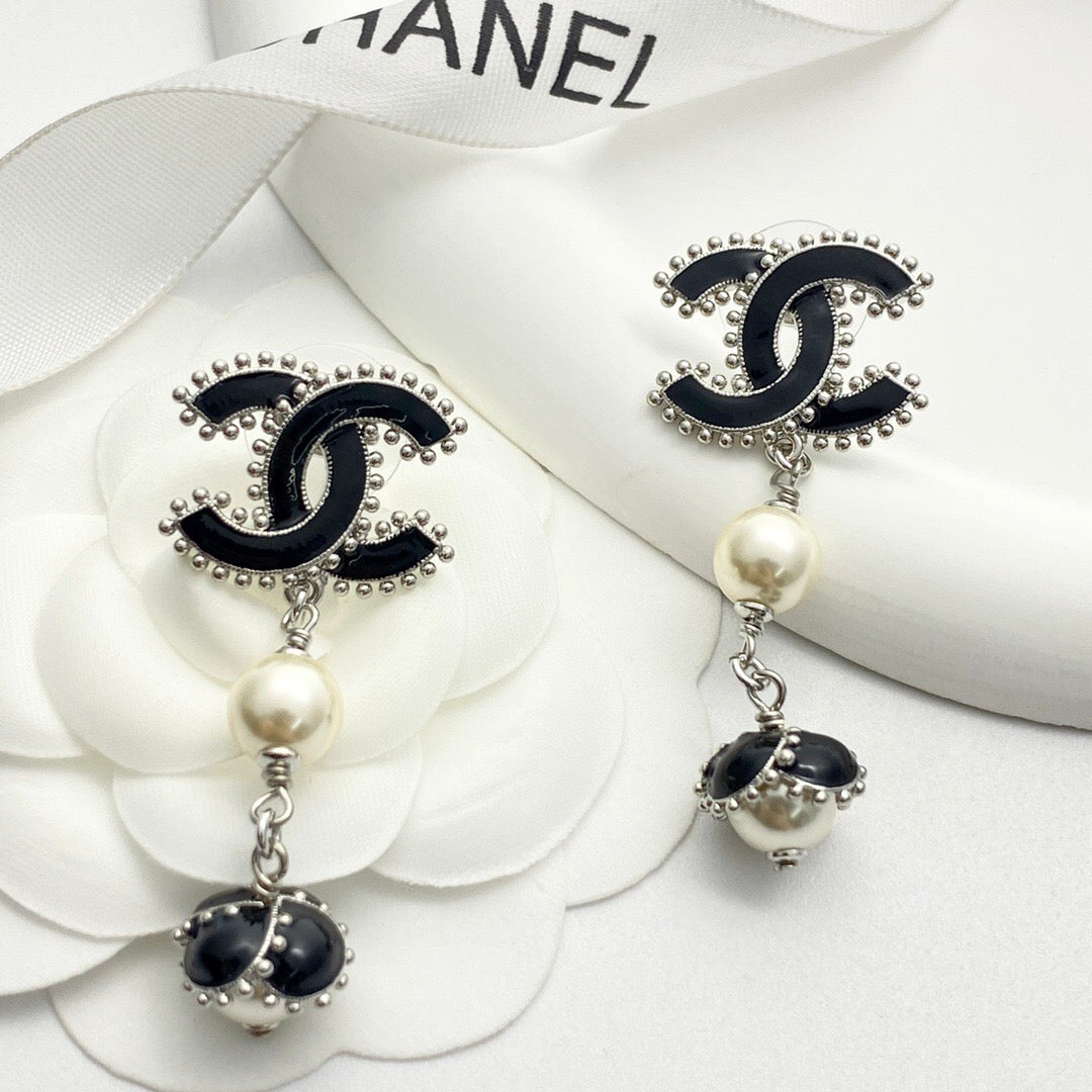 25FW NEU Exquisite Emaille-Ohrstecker