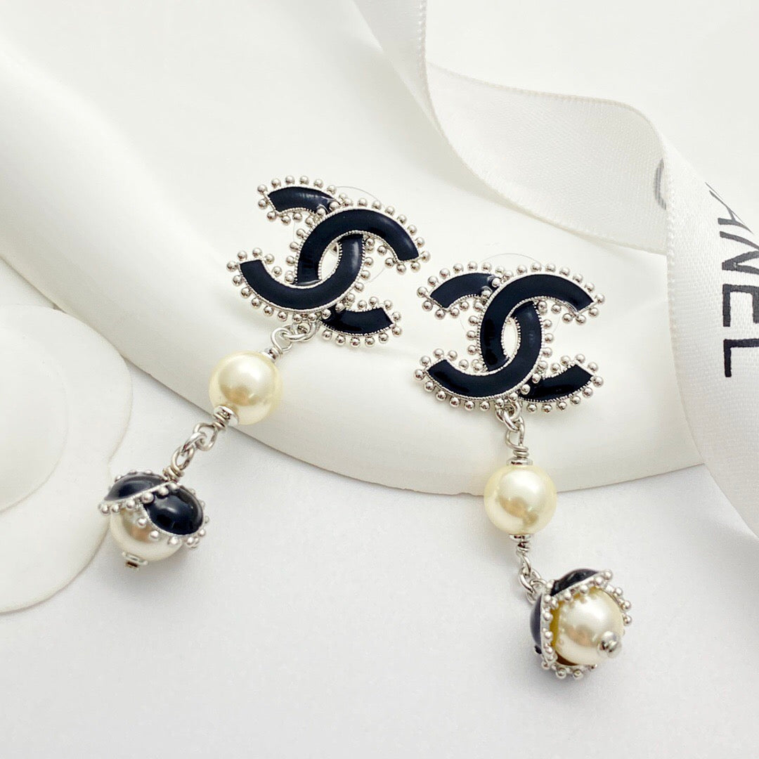 25FW NEU Exquisite Emaille-Ohrstecker