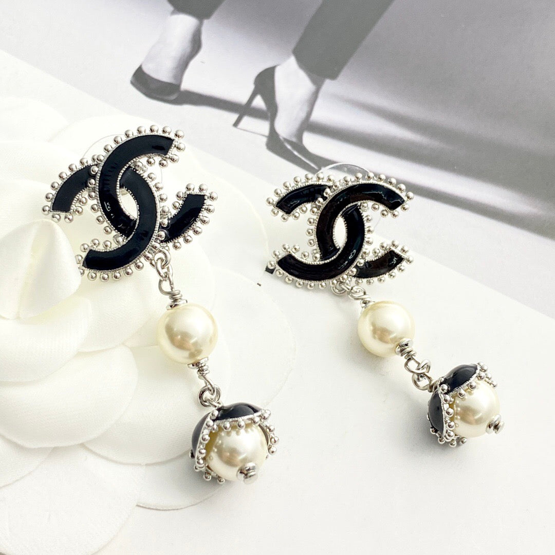 25FW NEU Exquisite Emaille-Ohrstecker