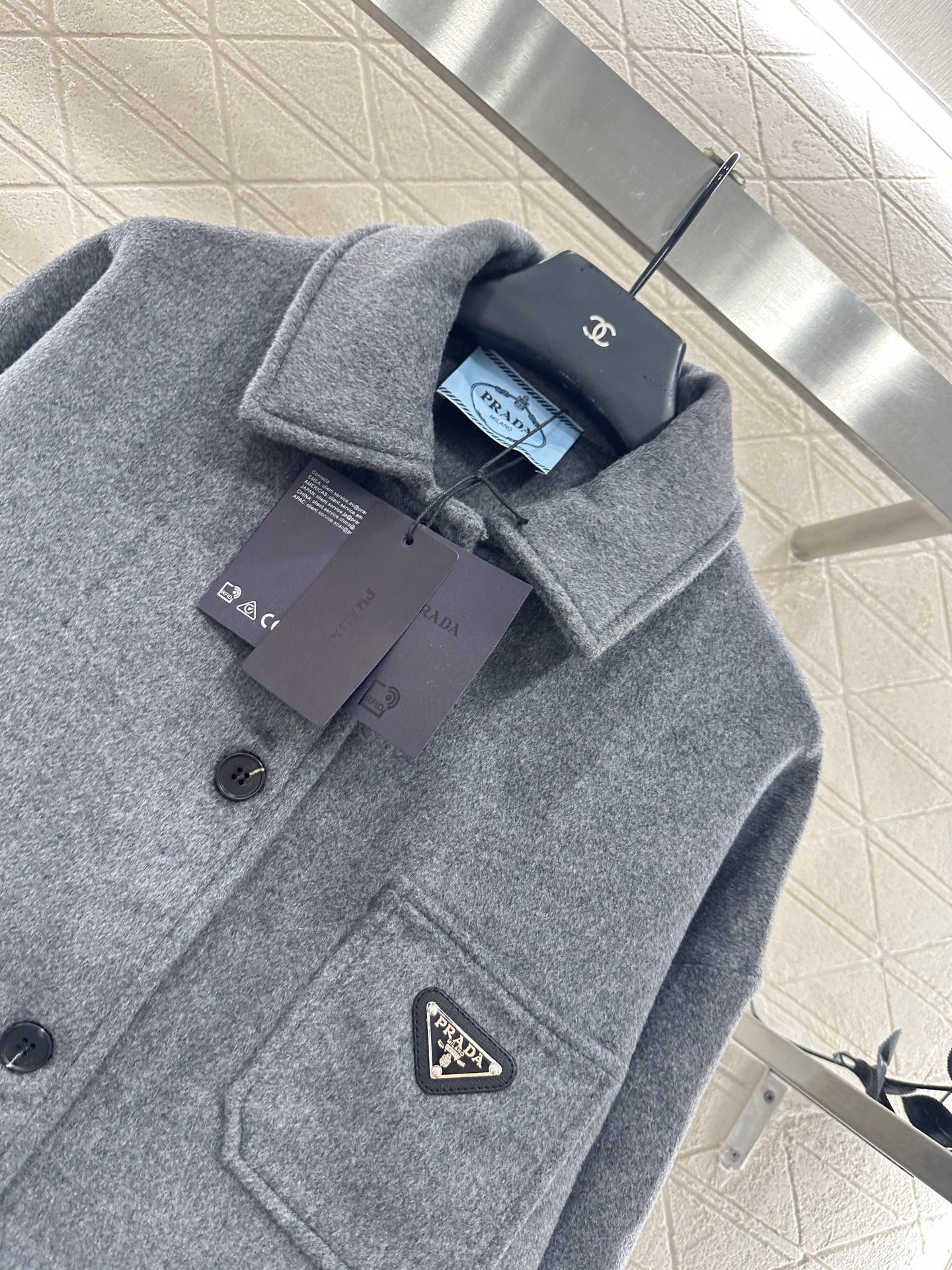 A stylish 25FW collared coat – a must-have for fashionistas.