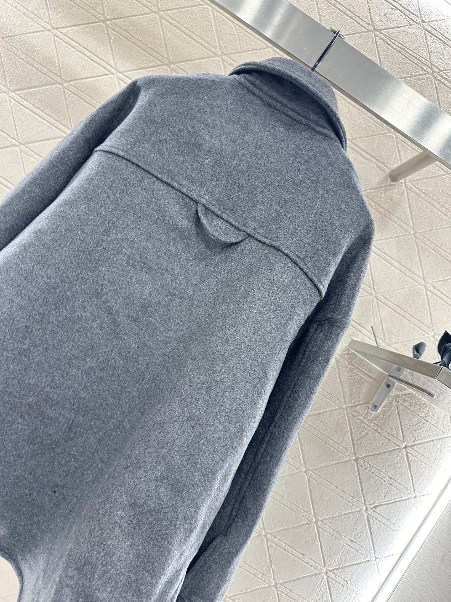 A stylish 25FW collared coat – a must-have for fashionistas.