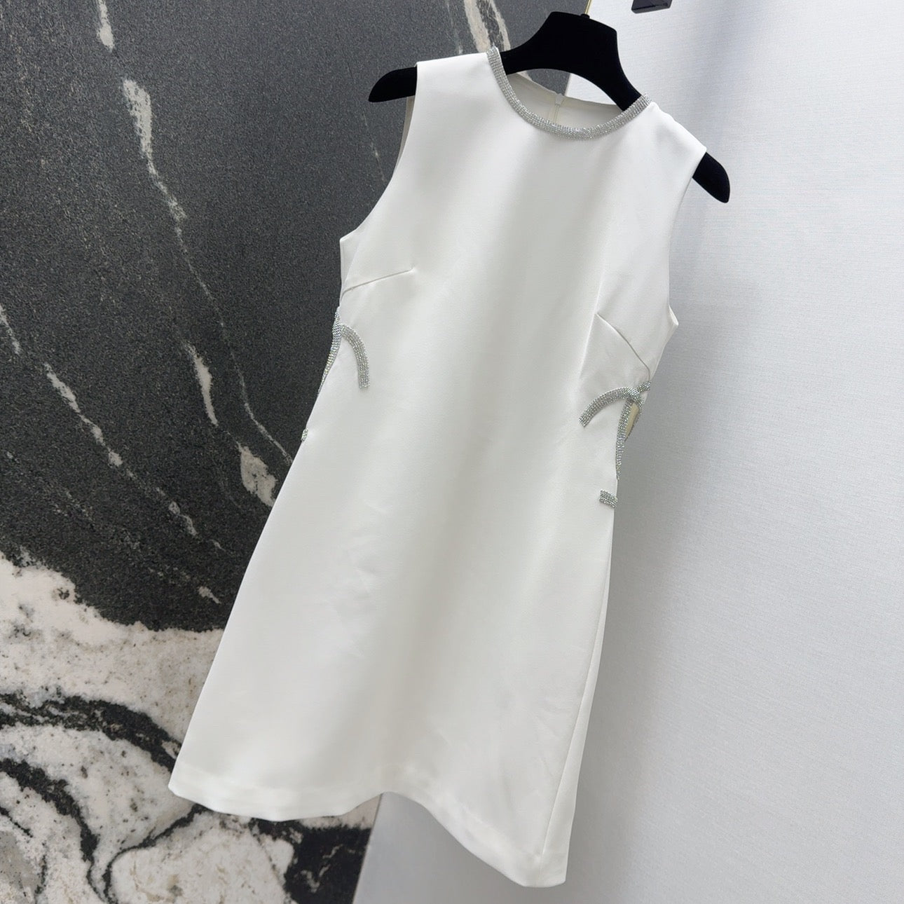 New diamond-embellished waistless design sleeveless dress