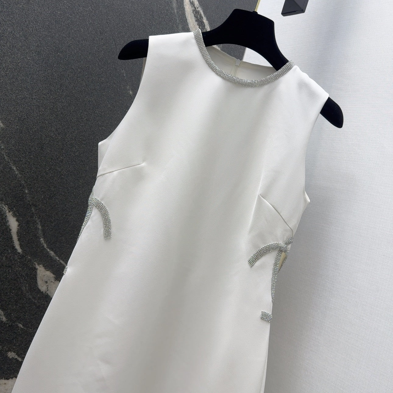 New diamond-embellished waistless design sleeveless dress