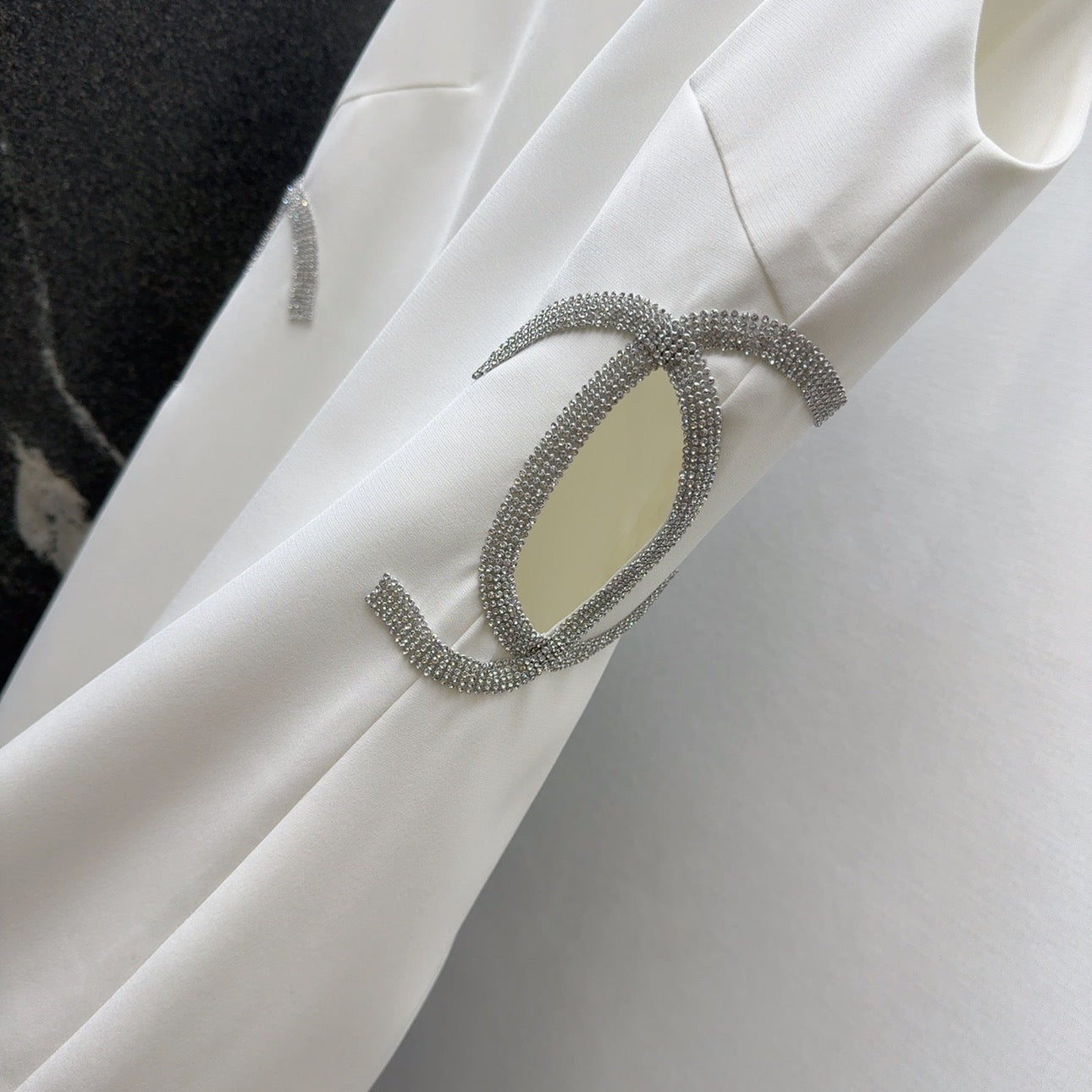 New diamond-embellished waistless design sleeveless dress