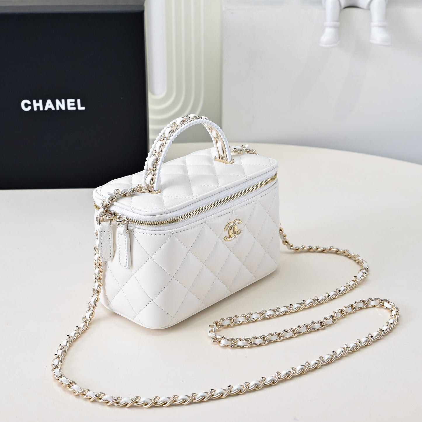 25 new style woven handle cosmetic bag