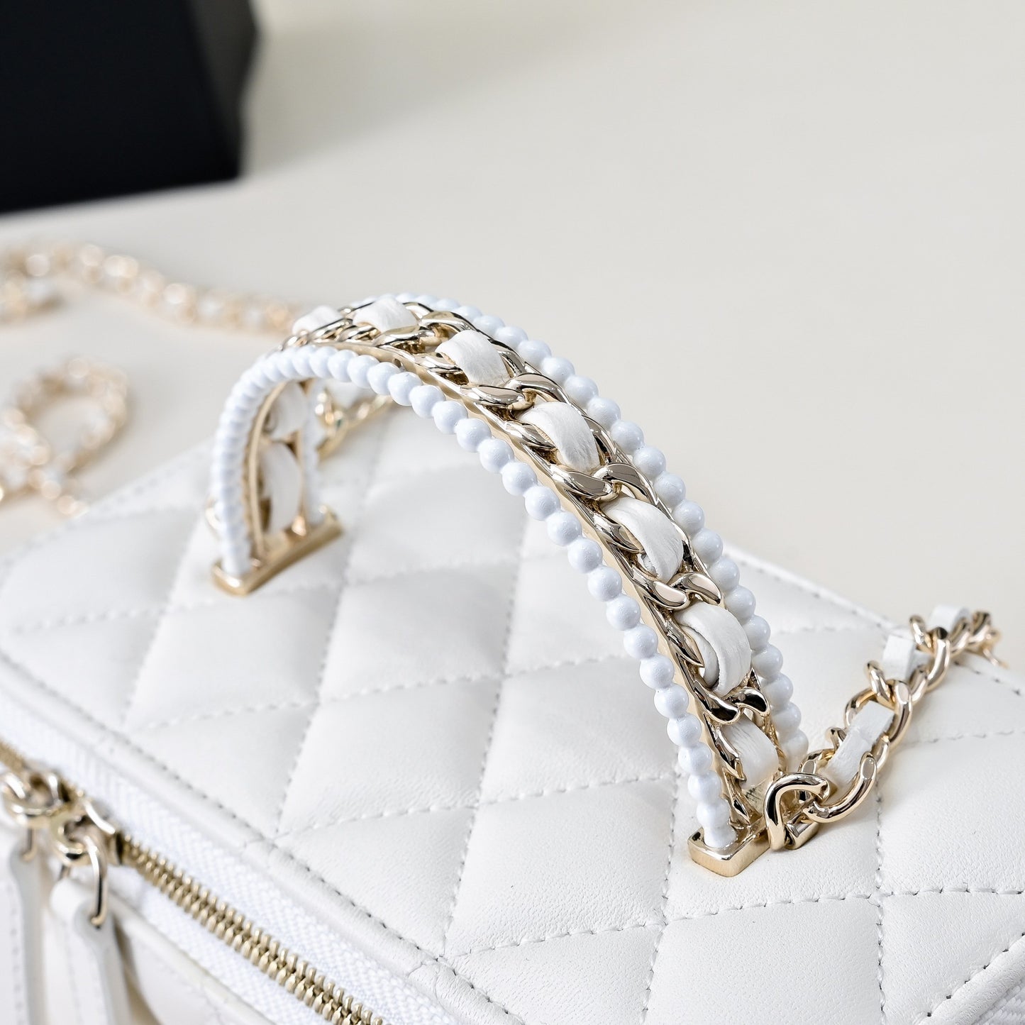 25 new style woven handle cosmetic bag