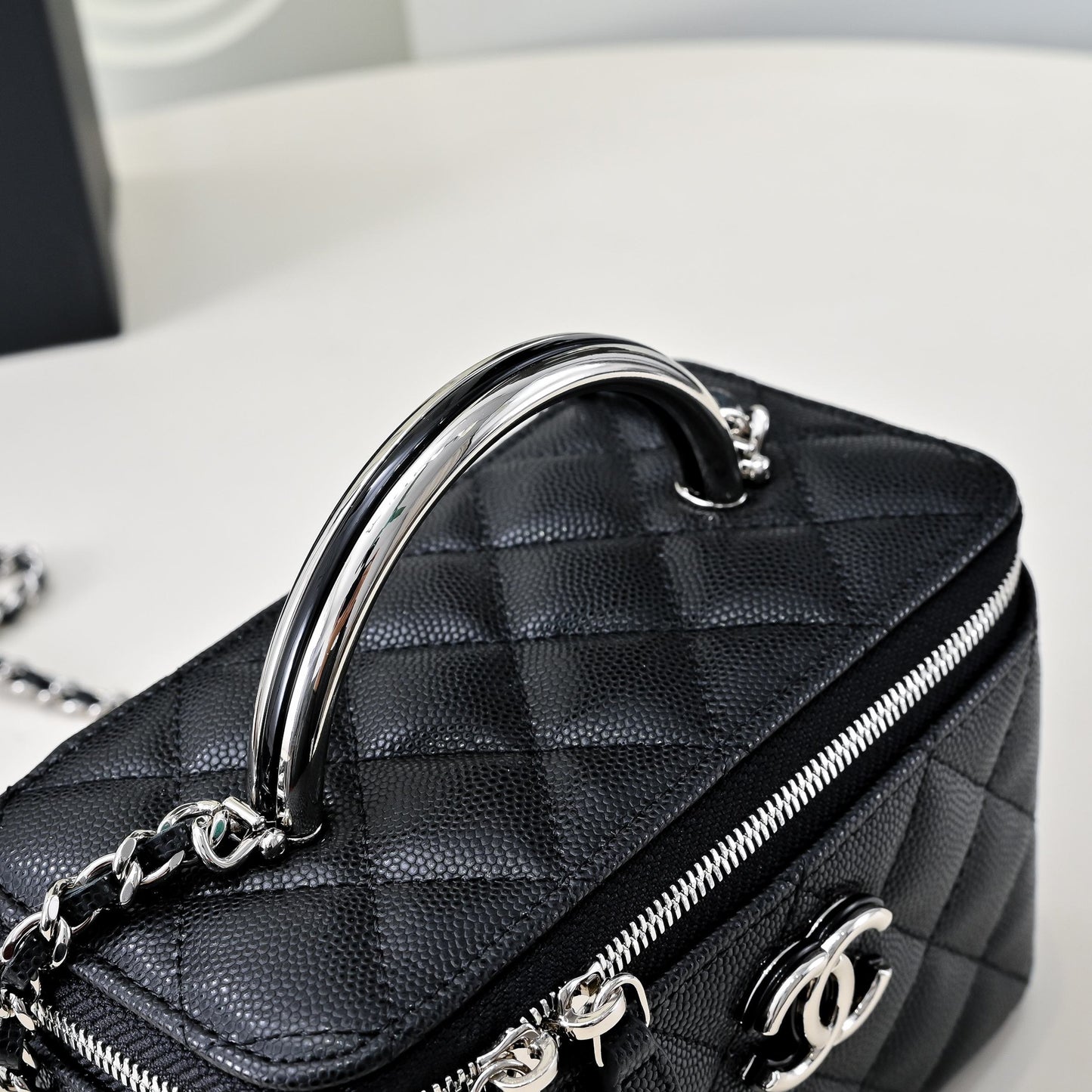 25 new style silver handle cosmetic bag