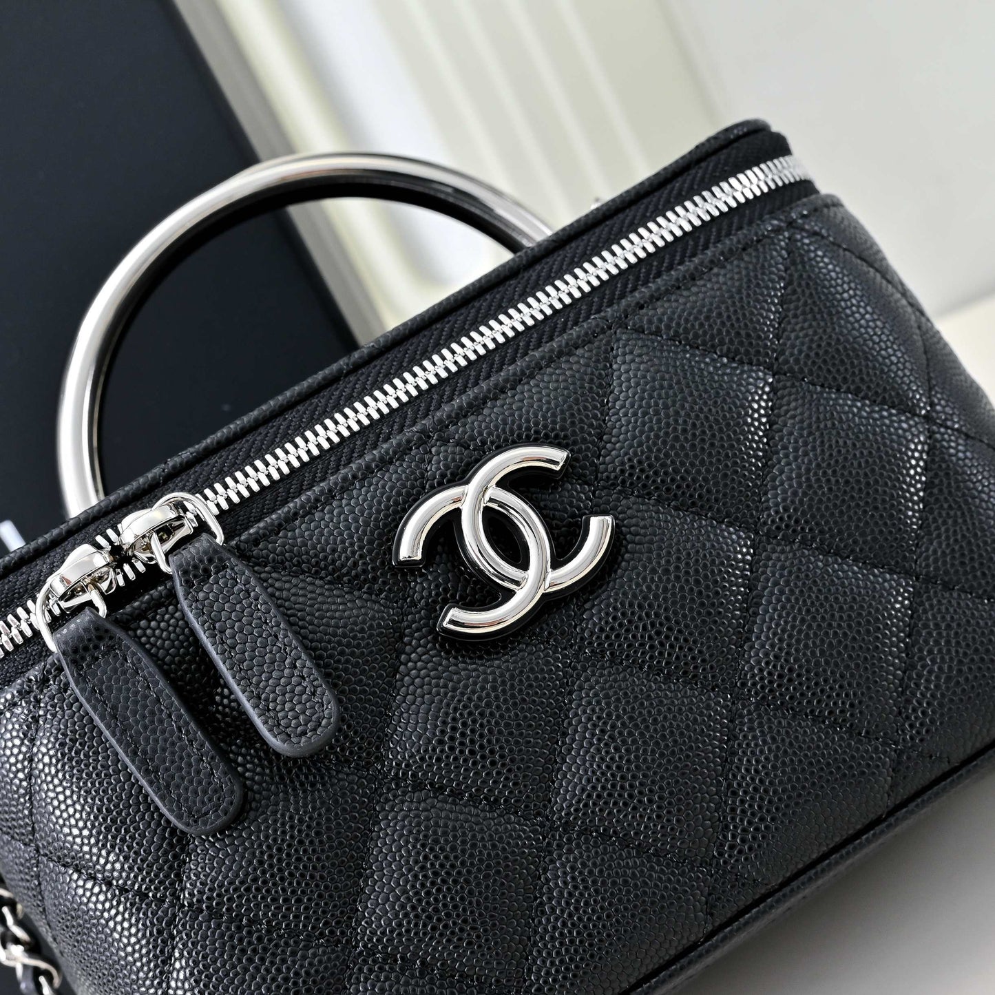 25 new style silver handle cosmetic bag