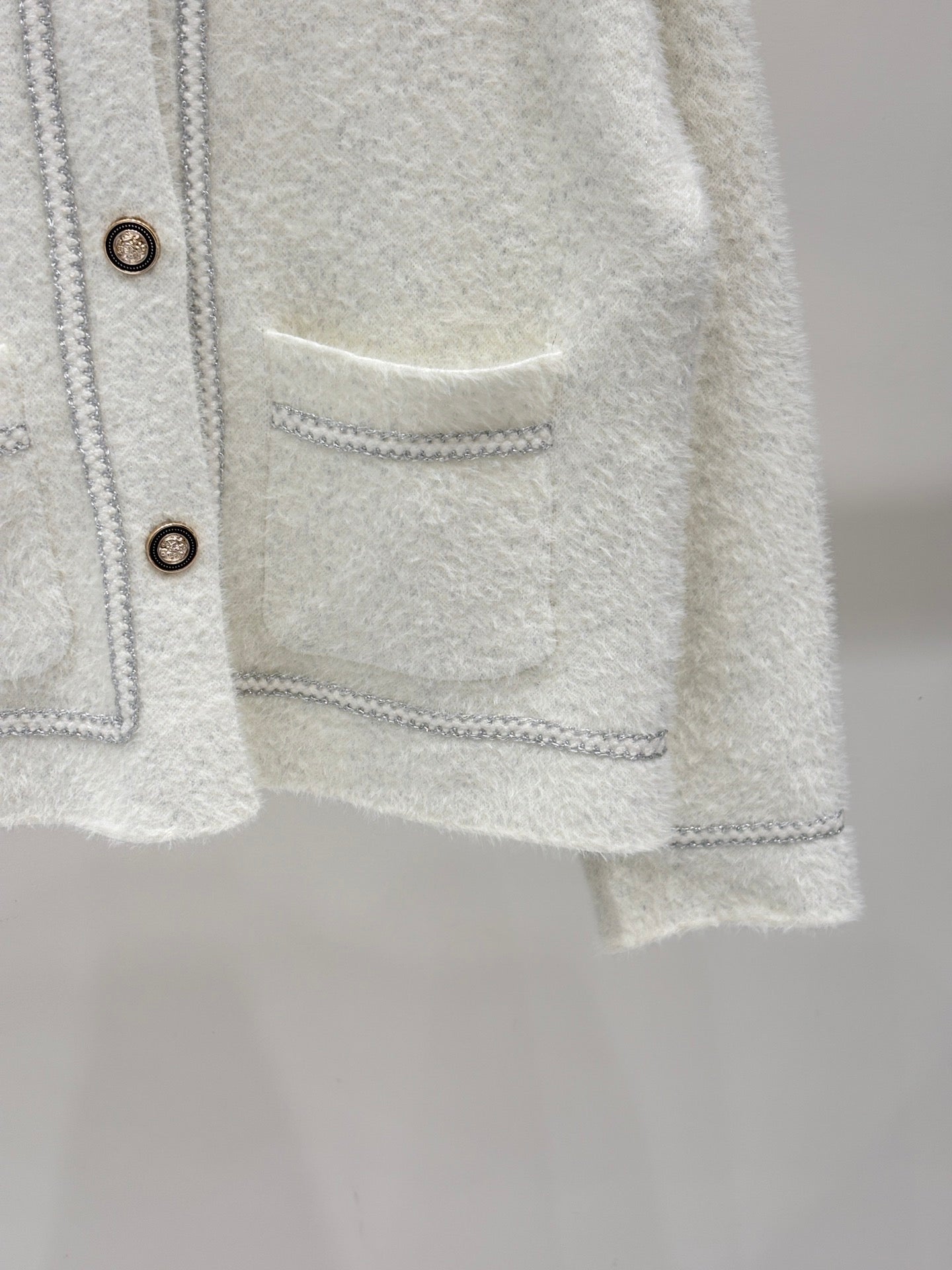 25FW NEW style round neck letter logo three-dimensional patch simple metal buckle knitted cardigan