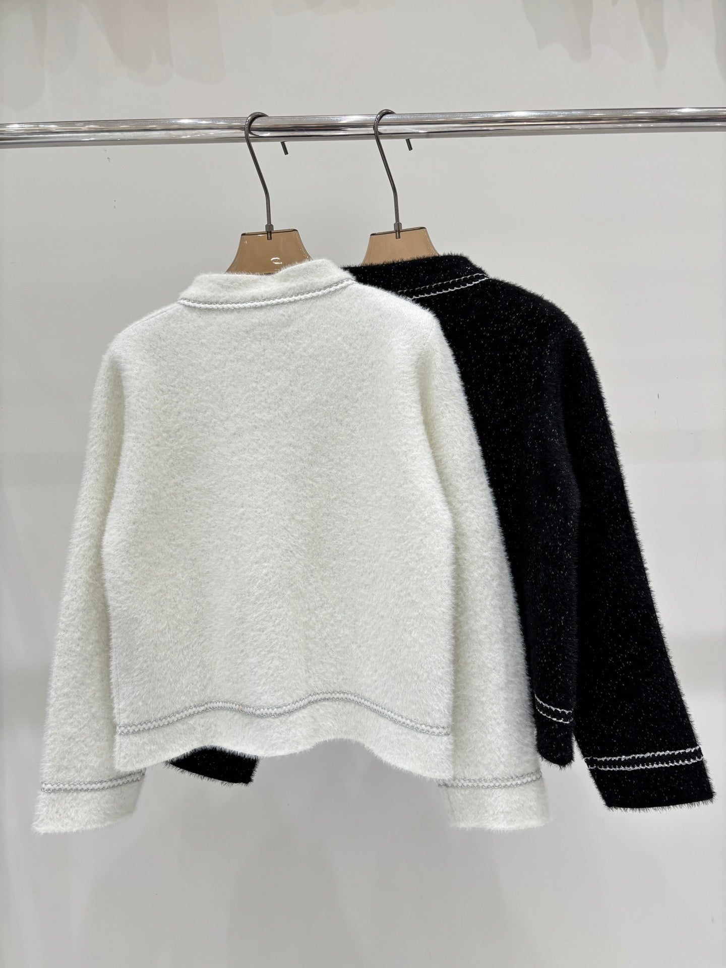 25FW NEW style round neck letter logo three-dimensional patch simple metal buckle knitted cardigan