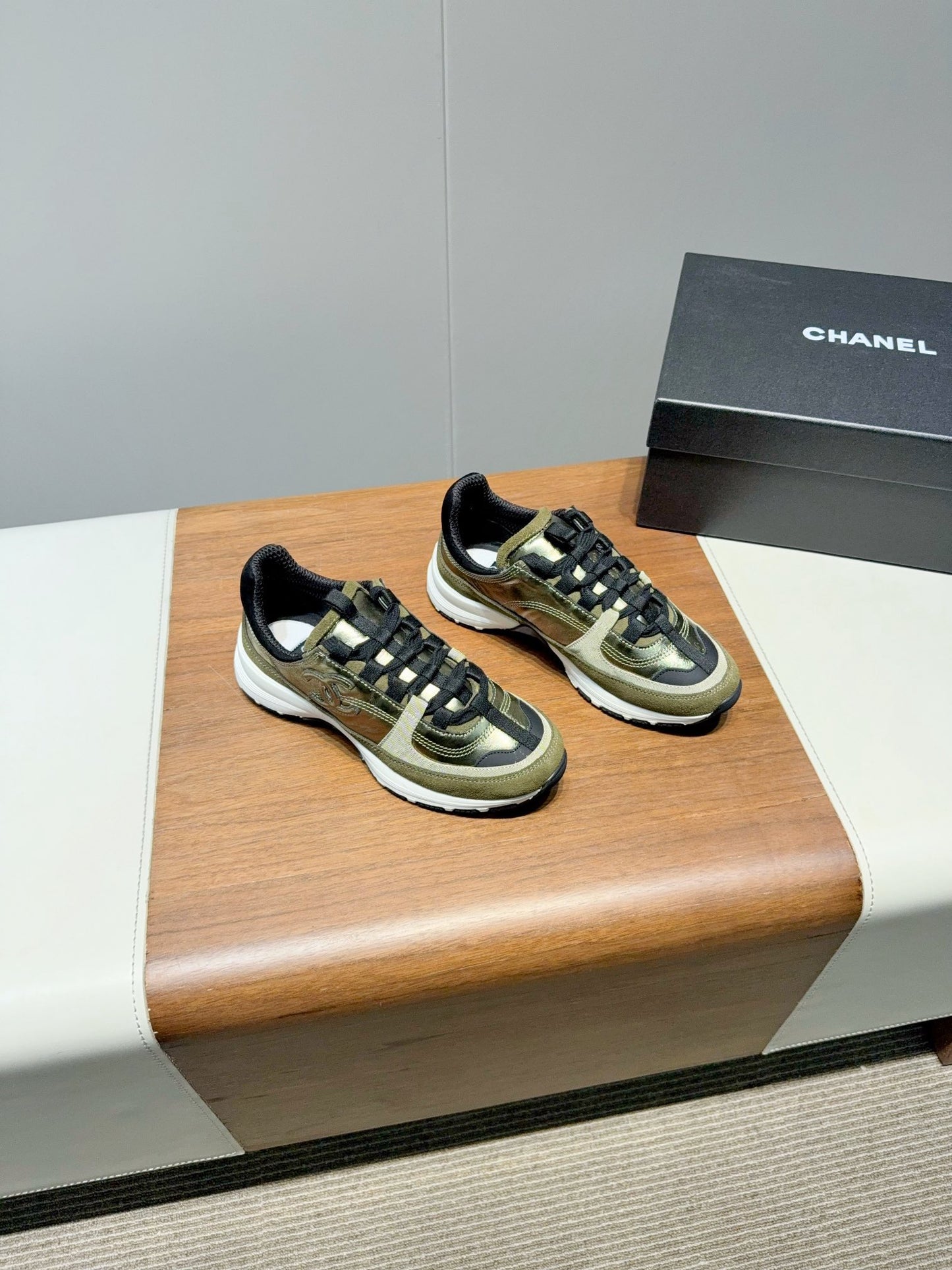 25 customized frosted cowhide platform shoes